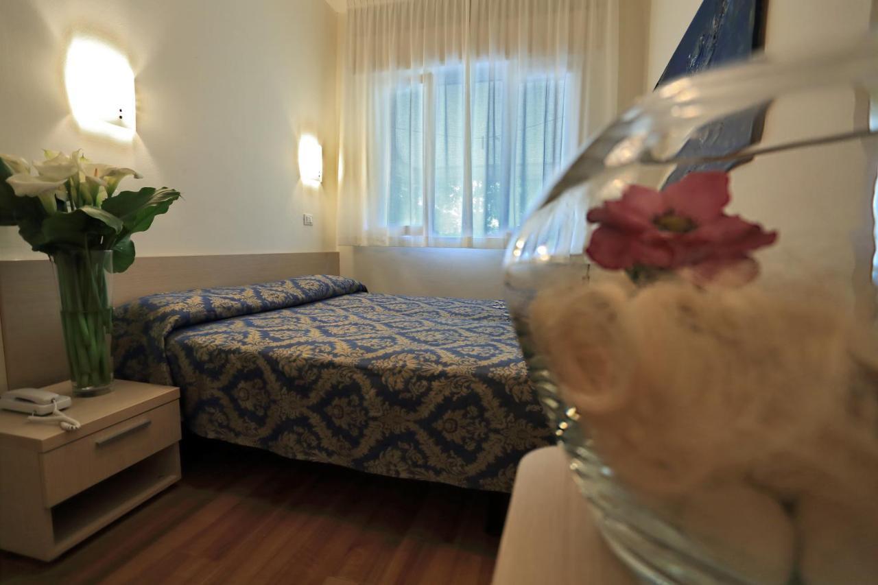 Hotel Castiglione Lignano Sabbiadoro Exterior foto