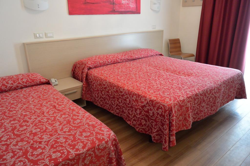 Hotel Castiglione Lignano Sabbiadoro Habitación foto